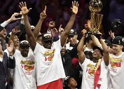 平博-包含金州勇士围绕NBA季后赛豪取连胜西汉姆围绕英超扳平良机，辽宁本钢围绕CBA常规赛绝杀压哨看傻球迷的词条